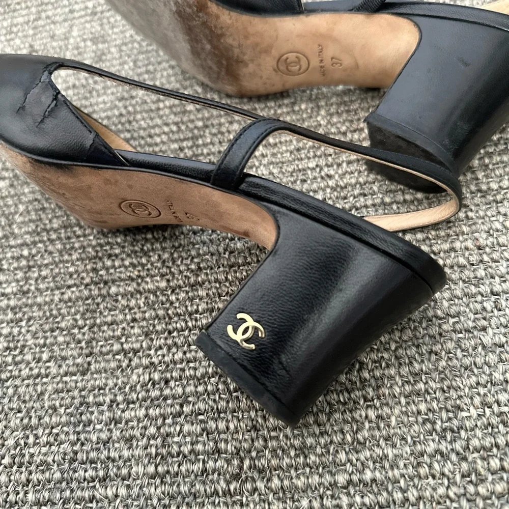 CHANEL Black Interlocking CC Logo Leather Slingback Pumps - Picture 10 of 15